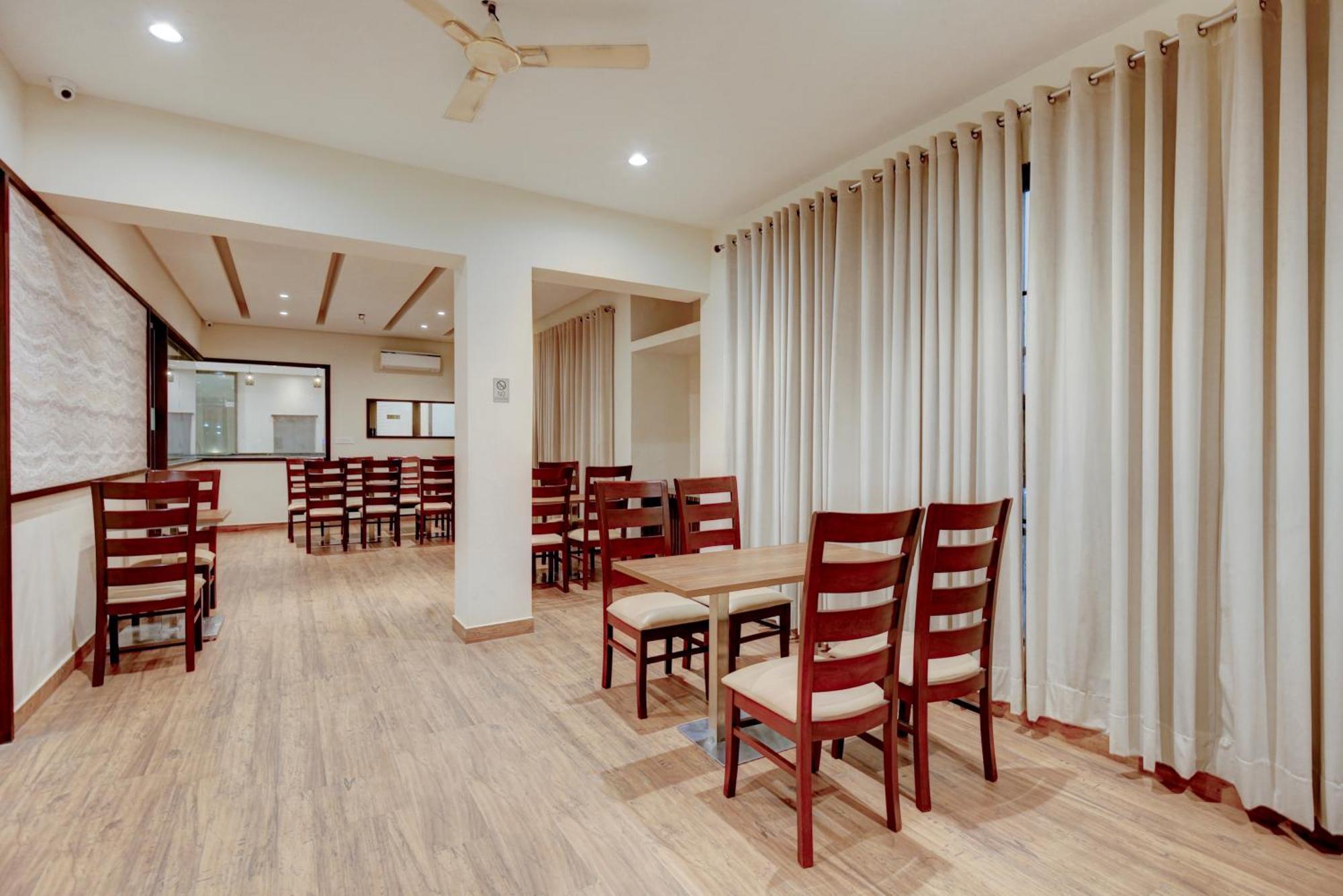 Super Collection O Ovel Hotel Grand Abadpura Εξωτερικό φωτογραφία